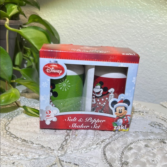 Disney Other - Disney Festive Mickey and Minnie Salt & Pepper Shaker Set - Red and Green